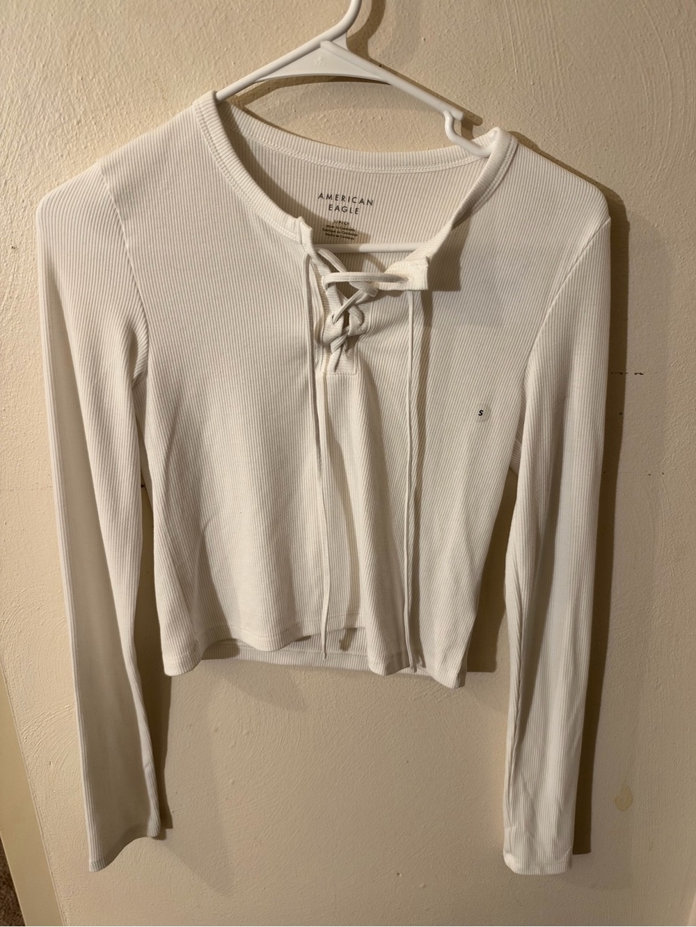 American Eagle Outfitters White Lace-Up Ribbed Long Sleeve Top Crop